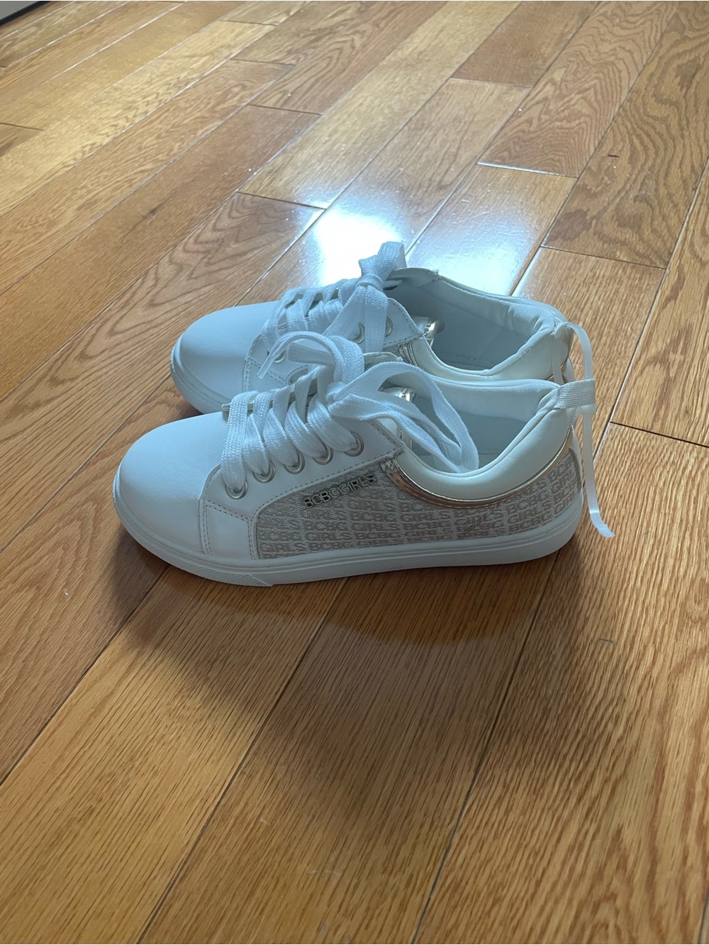 Nwt BCBG Kids' White and goldFashion Sneakers size 1M - Picture 2 of 7